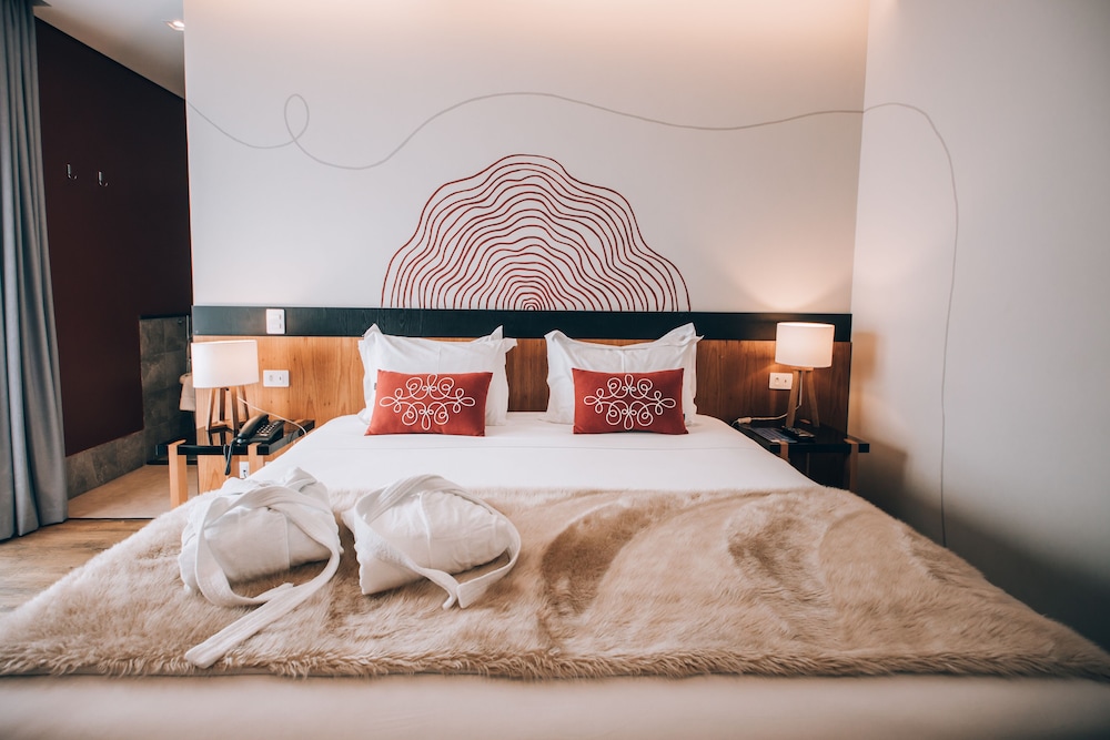 PREMIUM, SUITE, KING BED