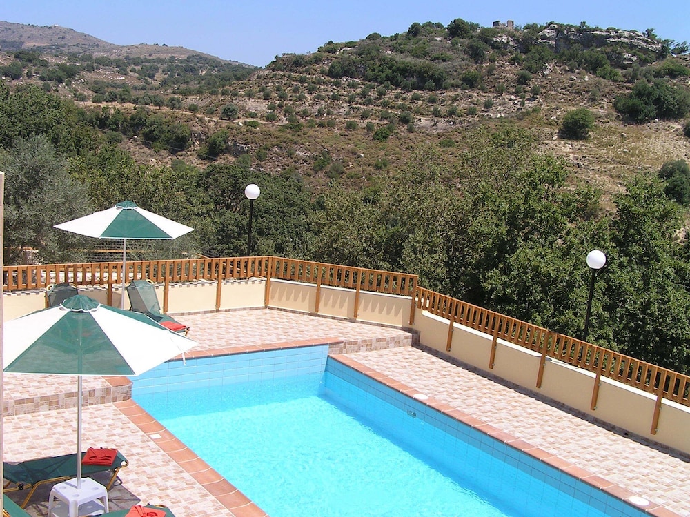 Stratos Villas 30/37