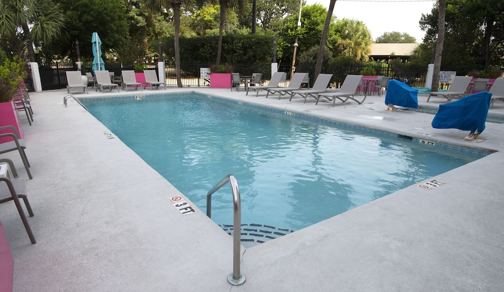 Aqua Beach Inn 31/53