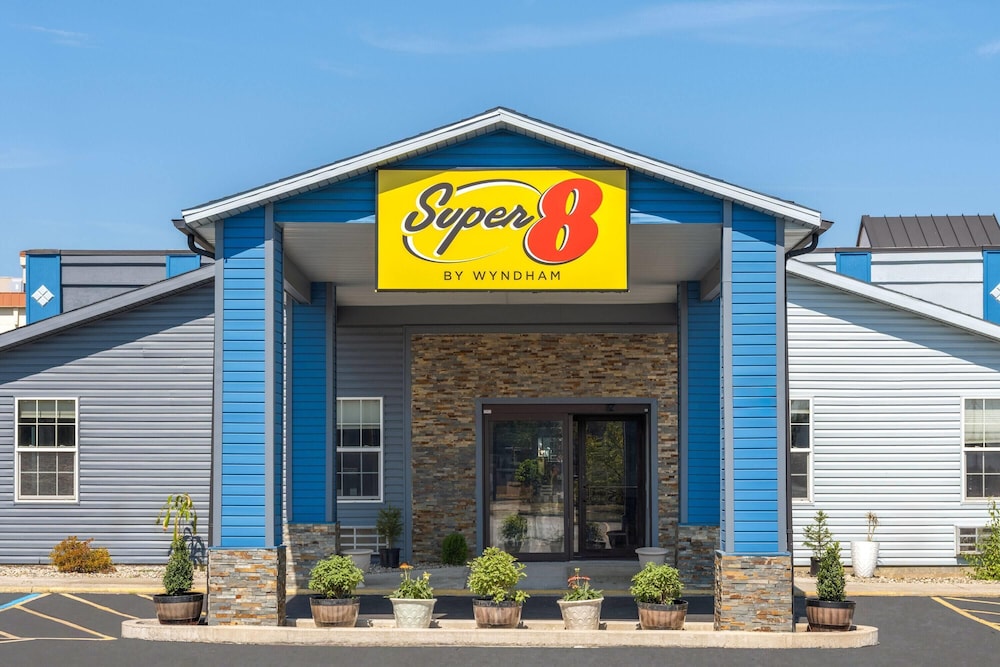 Super 8 by Wyndham Fort Wayne 3/58