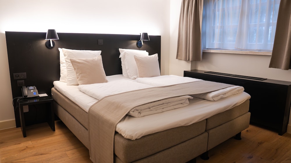 COMFORT, QUEEN BED