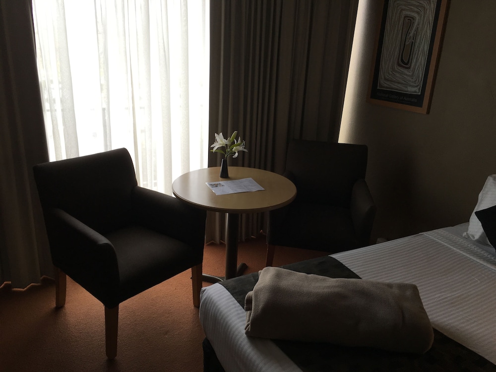 The Statesman Hotel 20/32