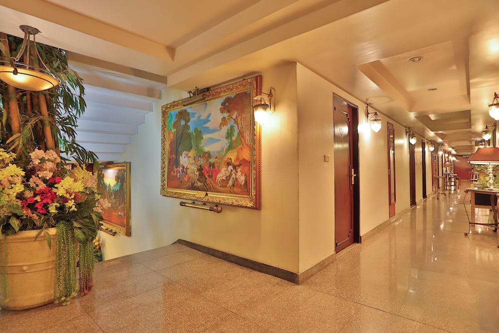 Diamond City Hotel 15/72