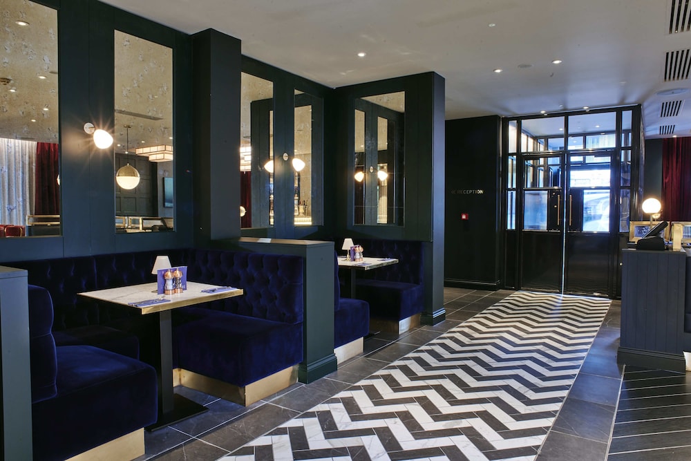 Le Monde Hotel 41/50