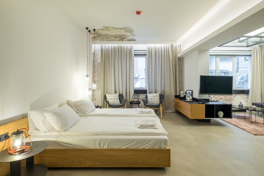 R34 Boutique Hotel 10/50