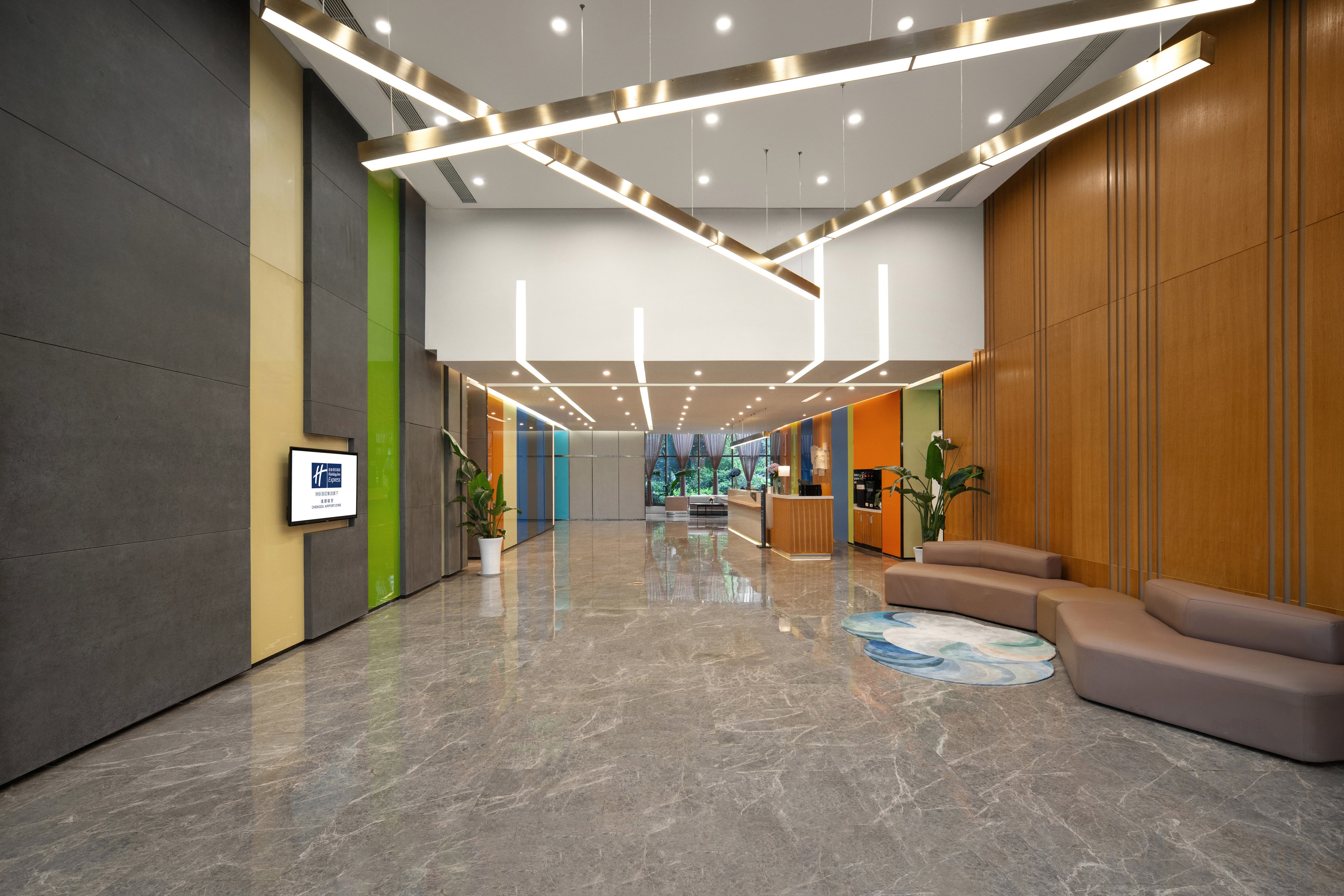 Holiday Inn Express Chengdu Airport Zone 70/75