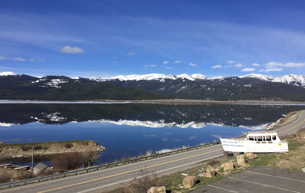 Lake View Suites Yellowstone 37/39