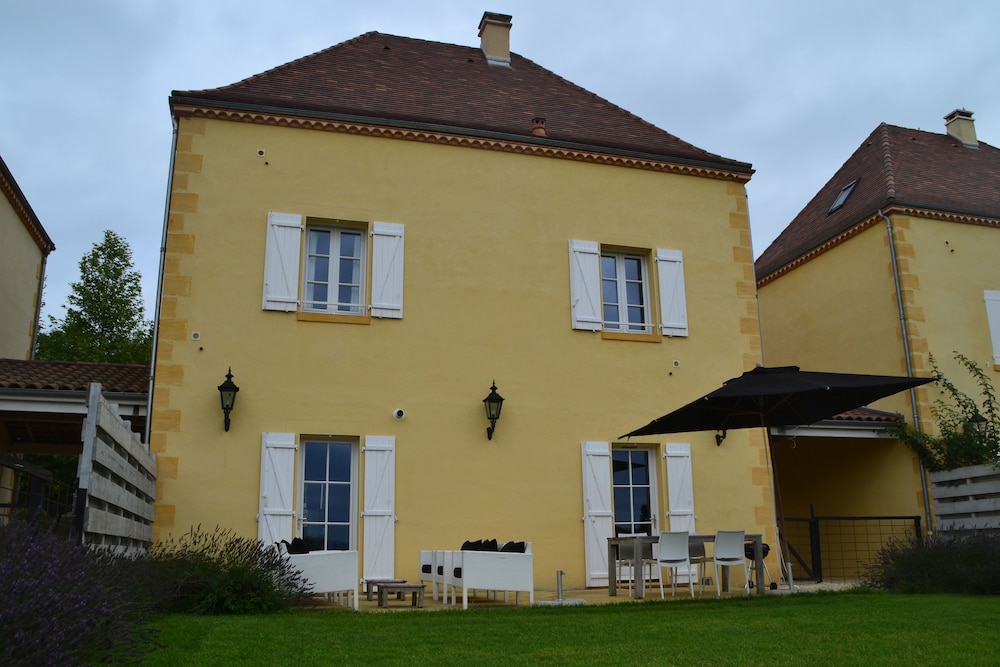 Chateau Les Merles 2/49