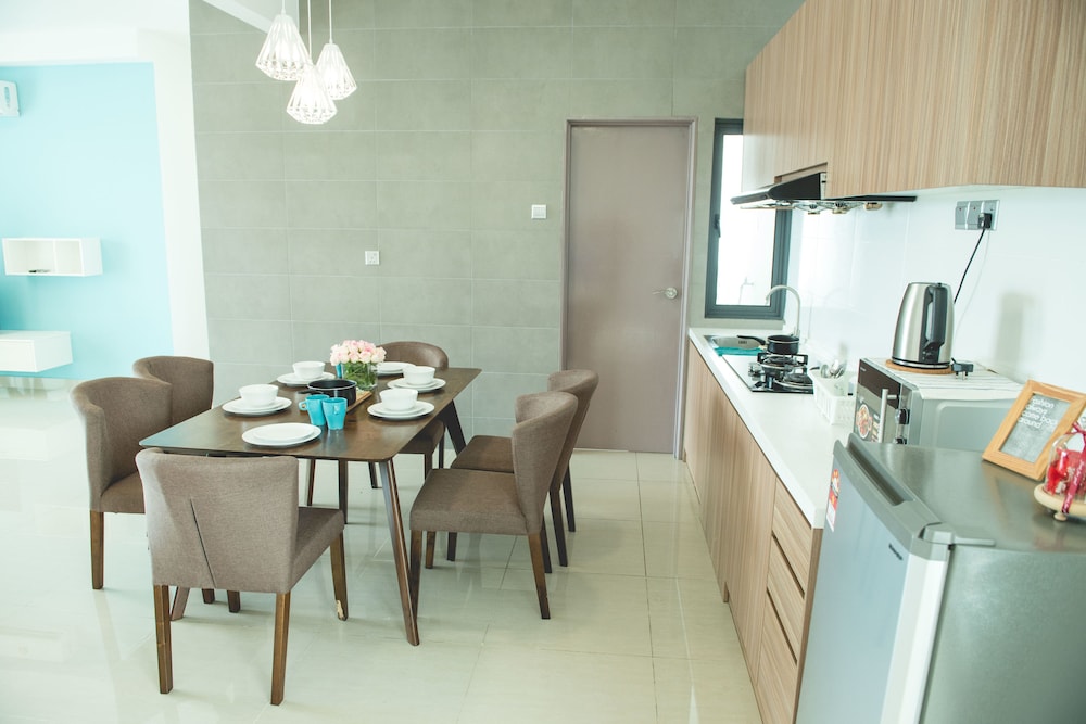 One Amerin Mall & Suites 27/50