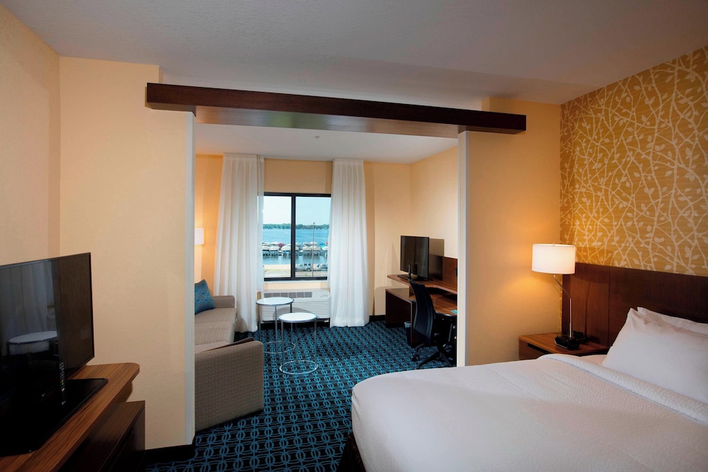 Suite, King Bed, Lake View, Sofa