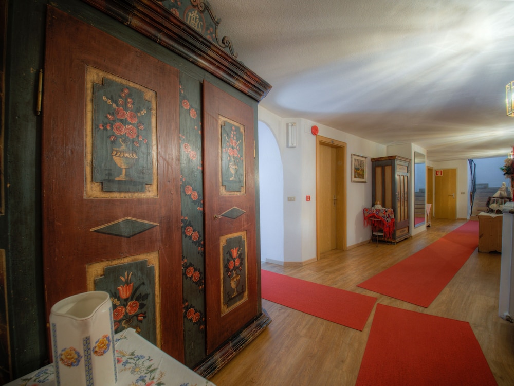 Hotel Ustaria Posta 27/47