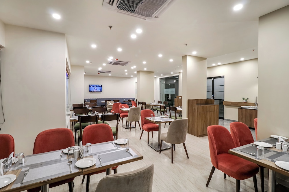 Starlit Suites Newtown Kolkata 14/24