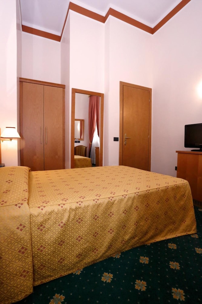 Hotel Estense 3/40