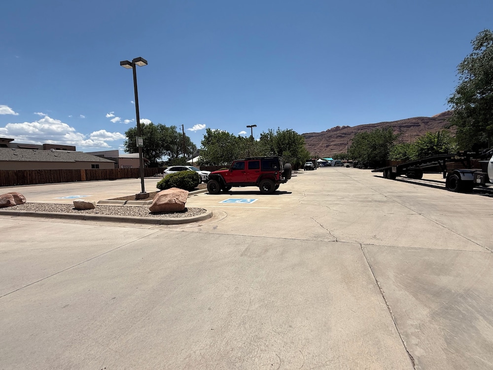 RIVER CANYON LODGE 54/57