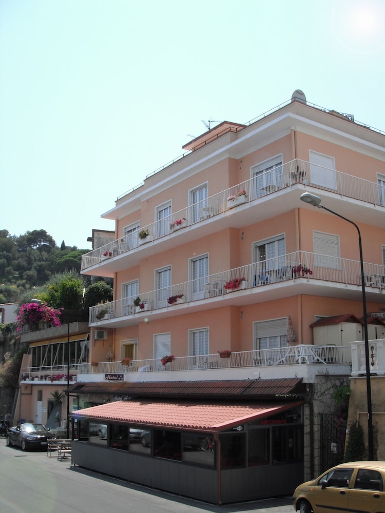 NETTUNO HOTEL 1/24