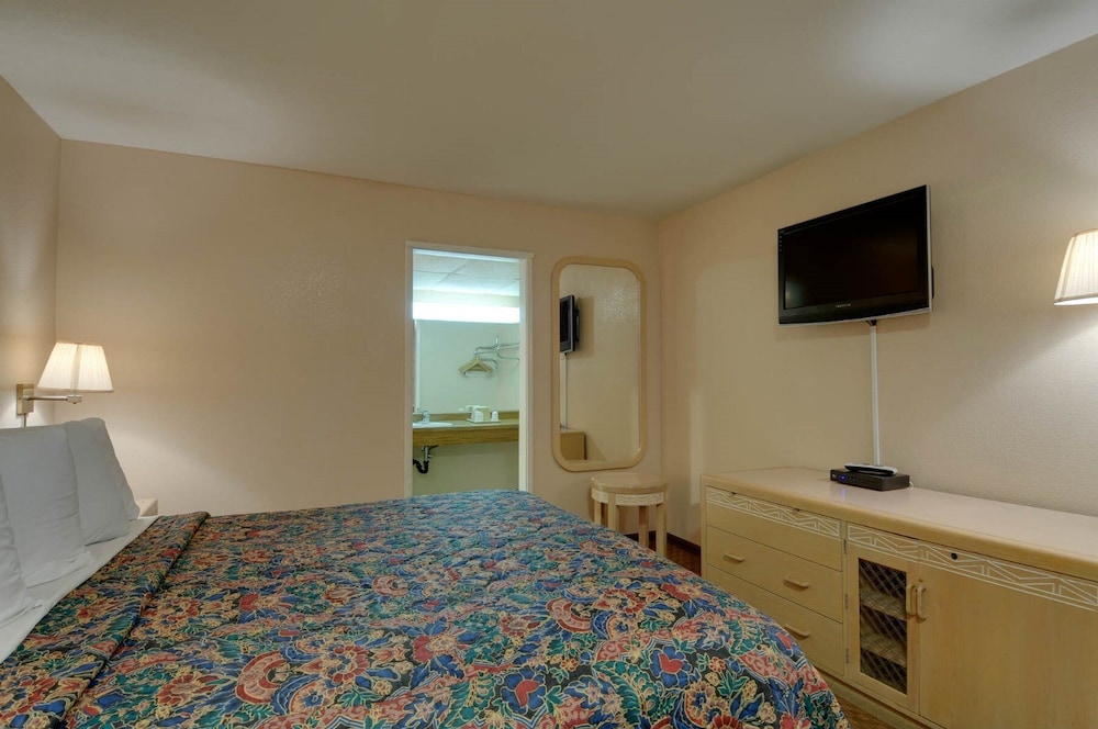 VAGABOND INN SAN PEDRO 10/49