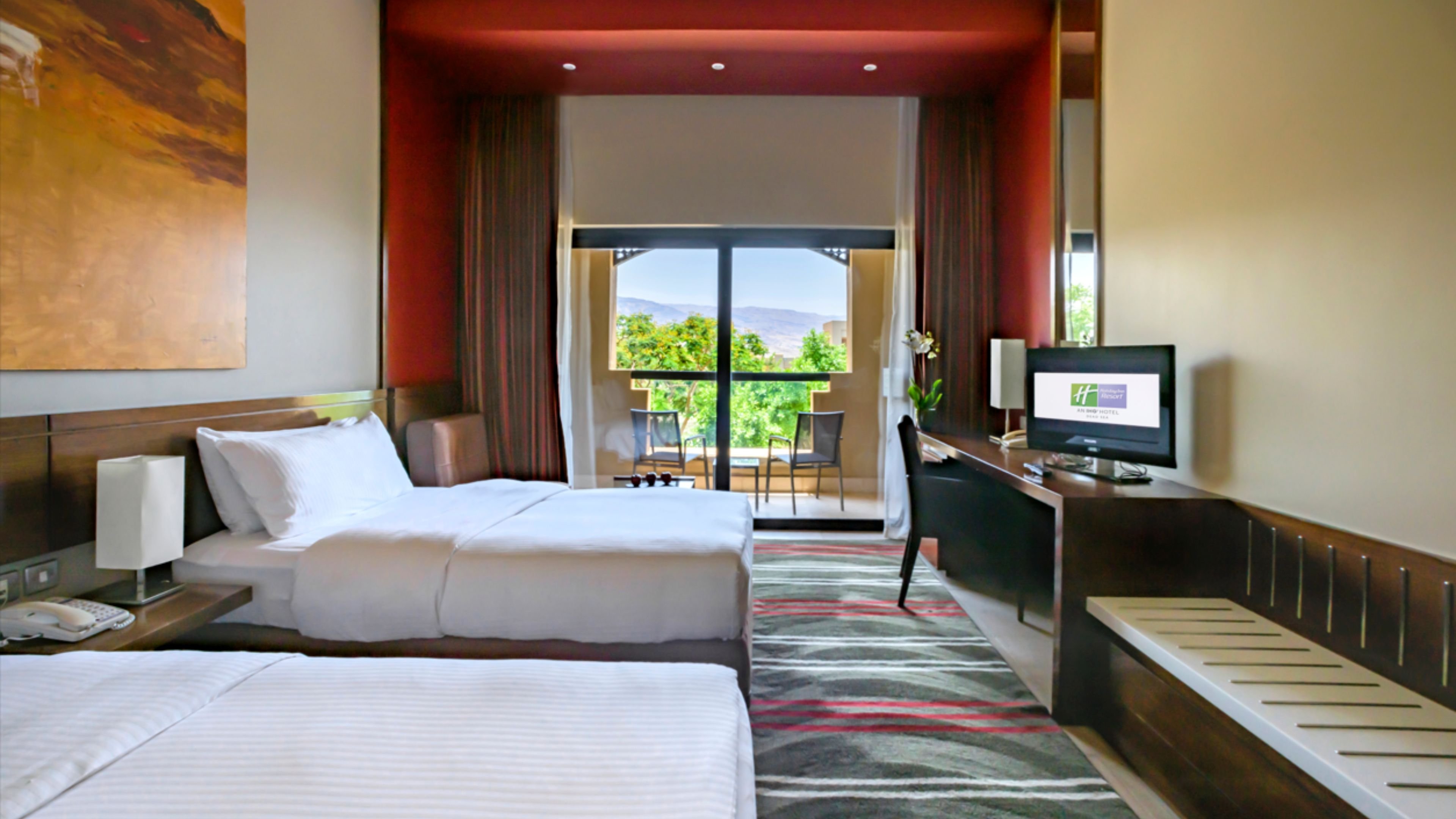 غرفة بسريرين منفصلين بإطلالة على المسبح للمدخنين، Holiday Inn Resort Dead Sea 2/4