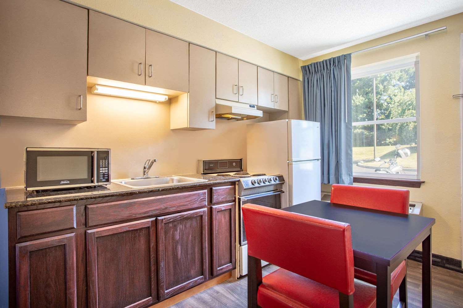 Days Inn By Wyndham Lancaster PA Dutch Country 24/36