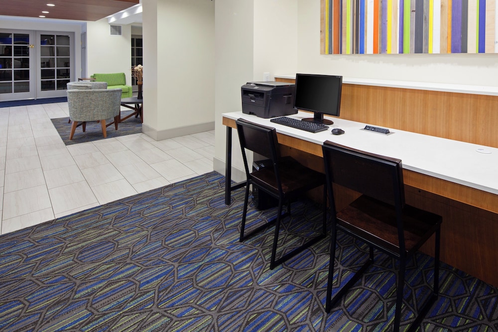 Holiday Inn Express & Suites San Diego-Escondido 61/68