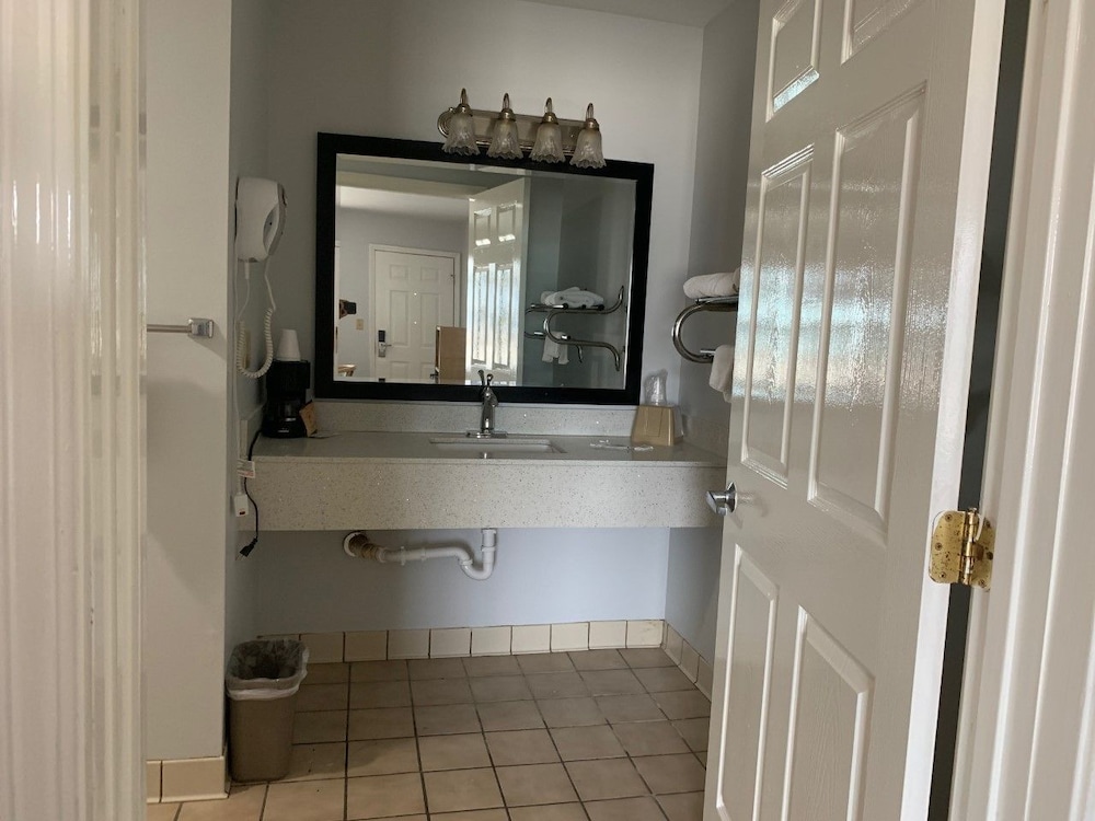 Key West Inn Childersburg 11/40