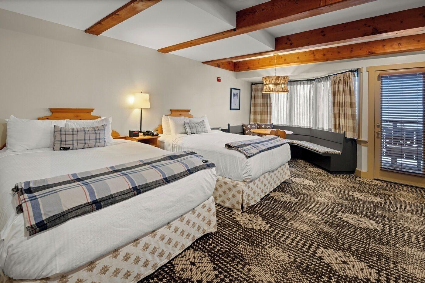 Pinnacle, Queen Bed, Mountain View