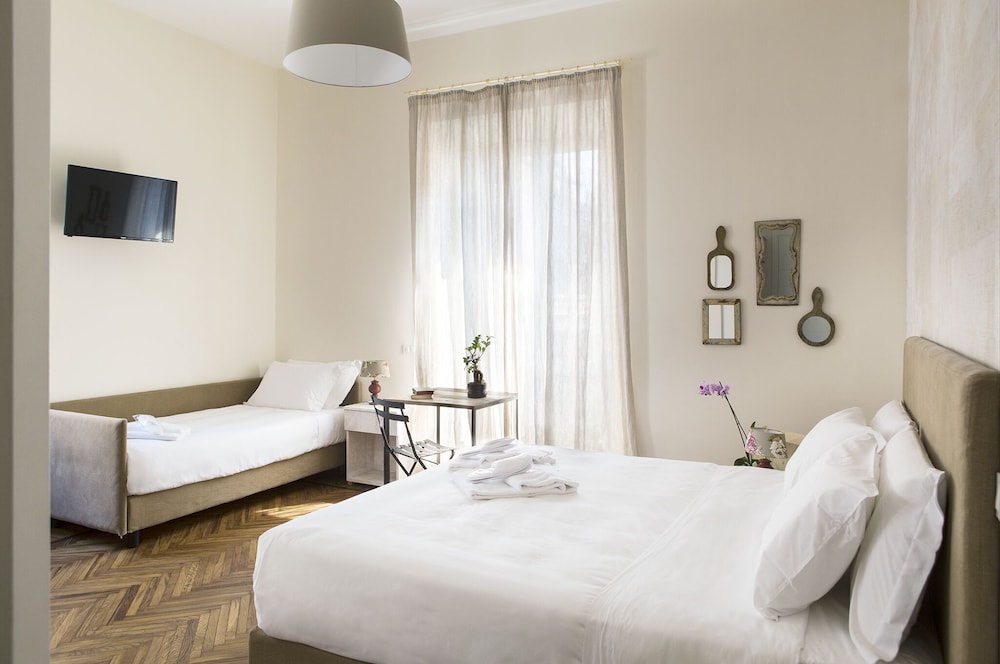 ROOM, TRIPLE
