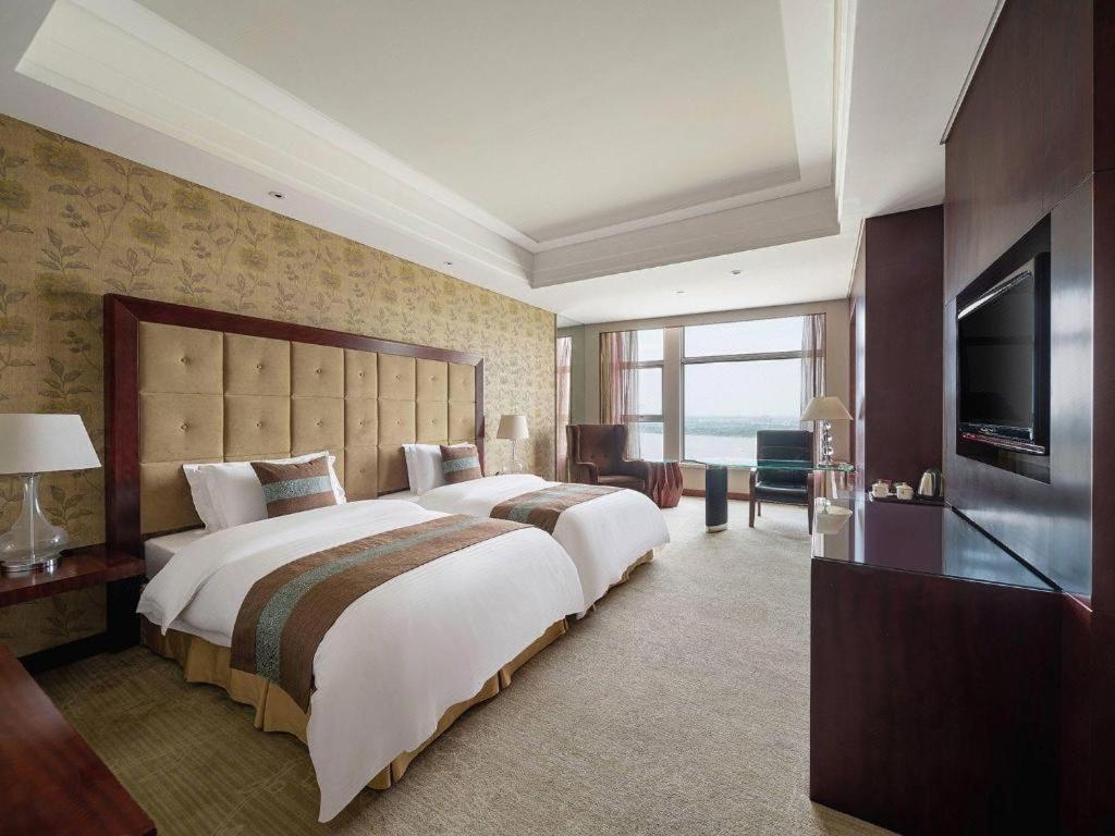 Xinhua Jianguo Hotel 13/48