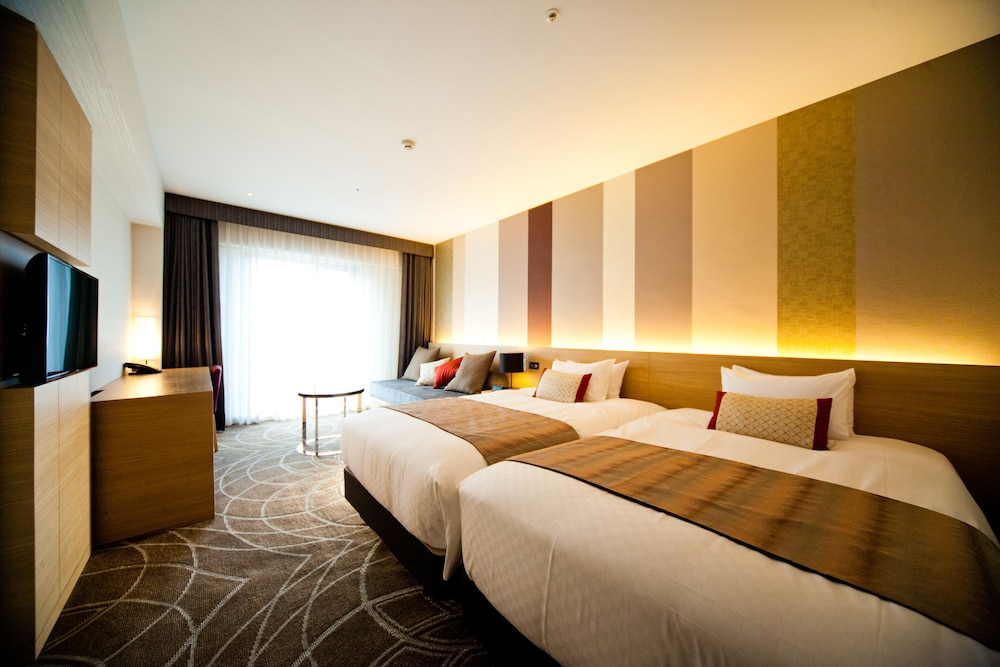 HOLLYWOOD, SUPERIOR, TWIN BEDS