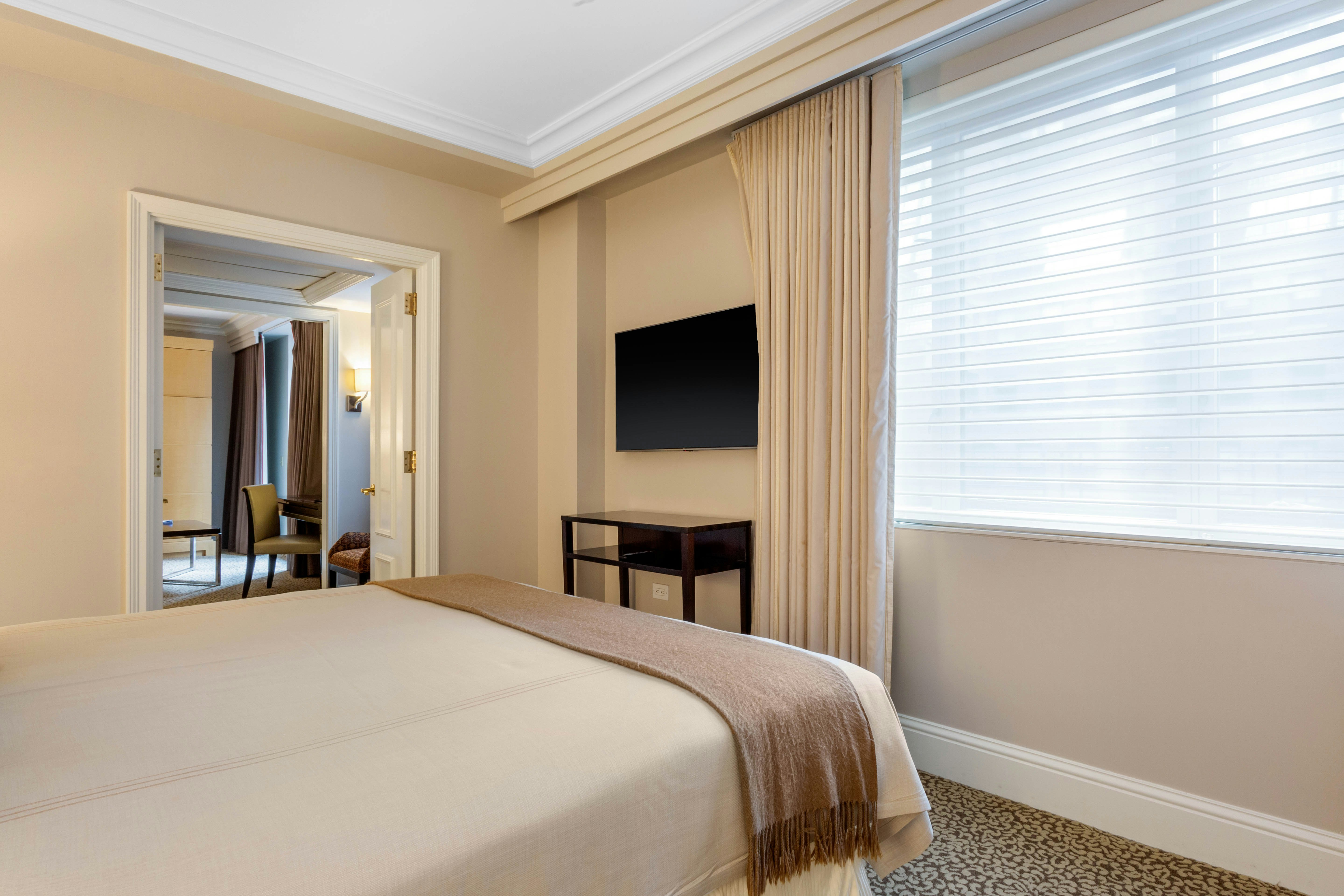 OMNI BERKSHIRE PLACE 12/62