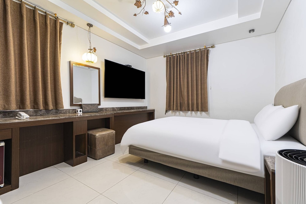 Ciel hotel 4/84