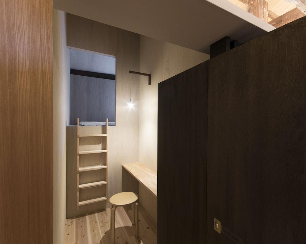 FEMALE DORM, SINGLE, SHARED BATHROOM, SMALL