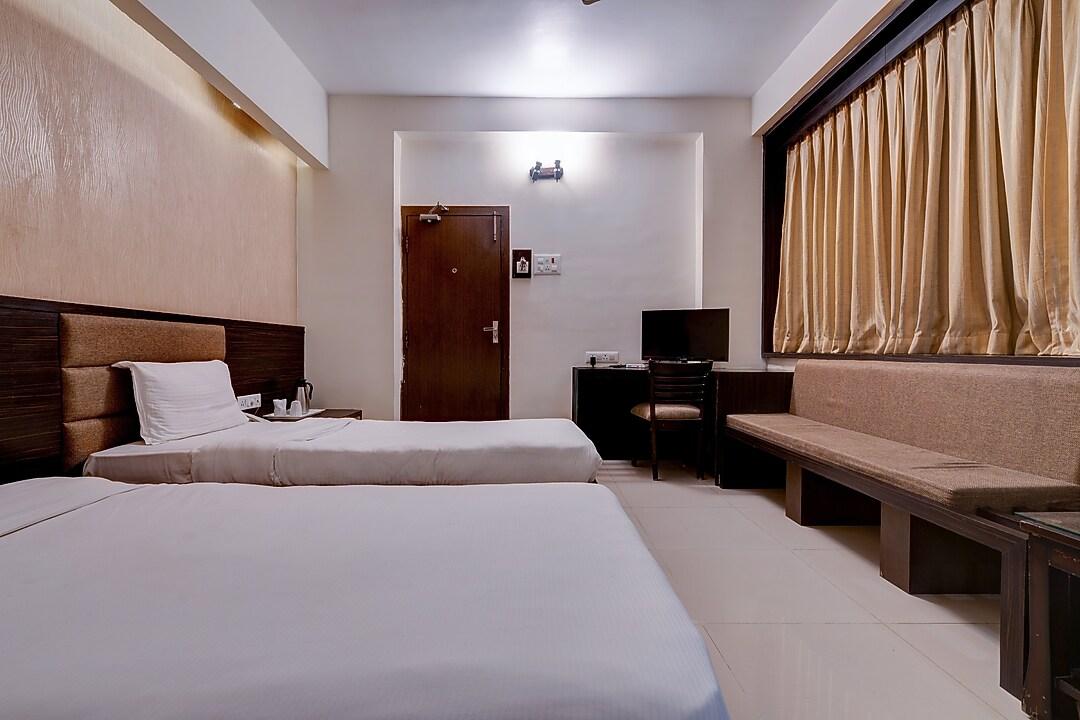 Hotel Pearl Regency 8/15