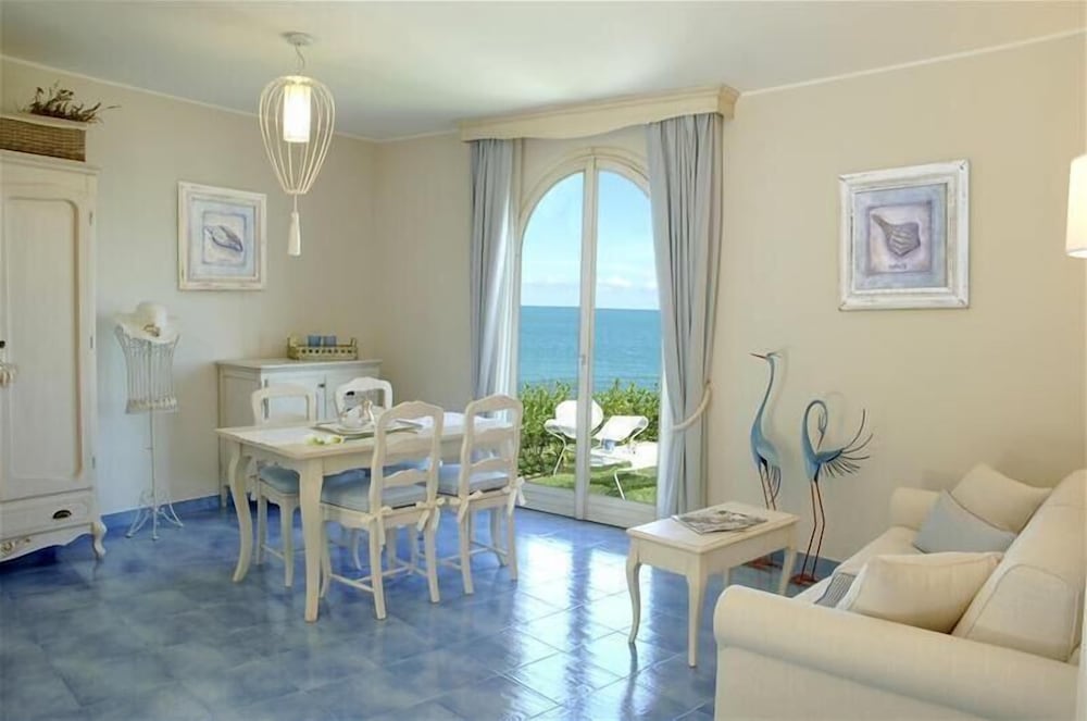 Baia Delphis Resort 36/59