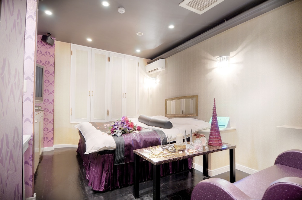 Ishidu Hotel Blan Chapel Christmas Adults Only 17/20