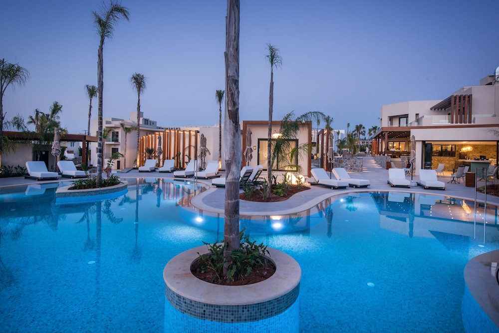 Noble Hotel Suites 43/50