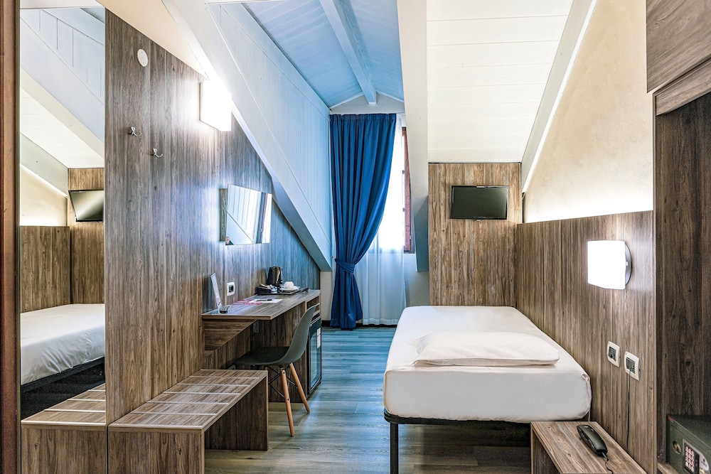 Urbani Hotel 26/49