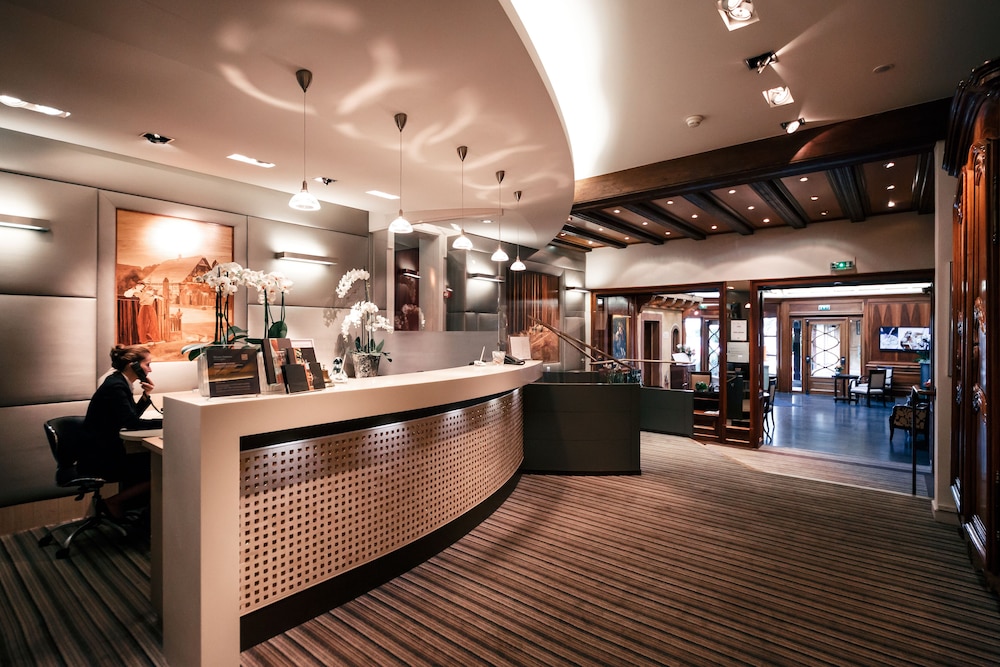 lobby