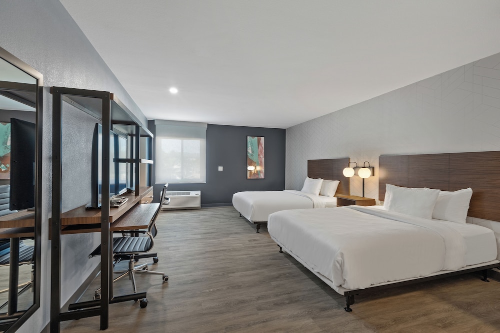 Everhome Suites San Bernardino - Loma Linda 20/59