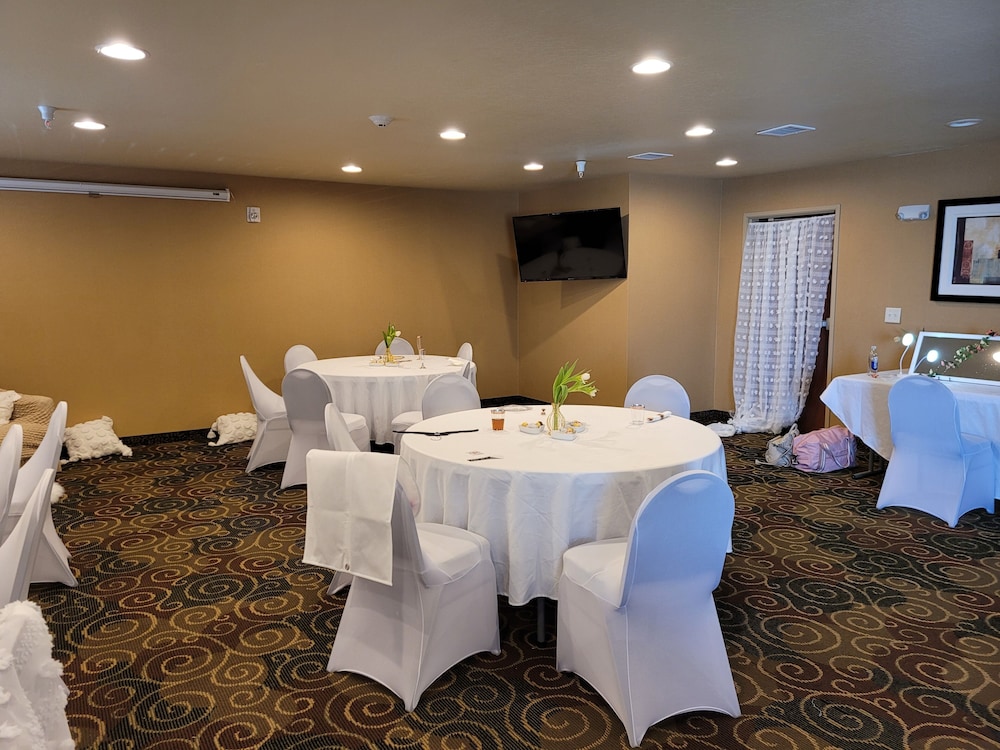 Cobblestone Inn Suites Schuyler Ne 50/62