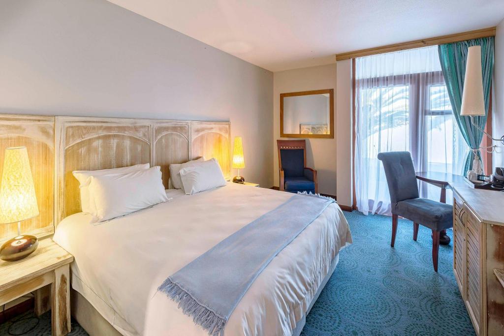2 Bedrooms, Presidential, Suite, Twin Beds, King Bed, Lagoon View, Balcony