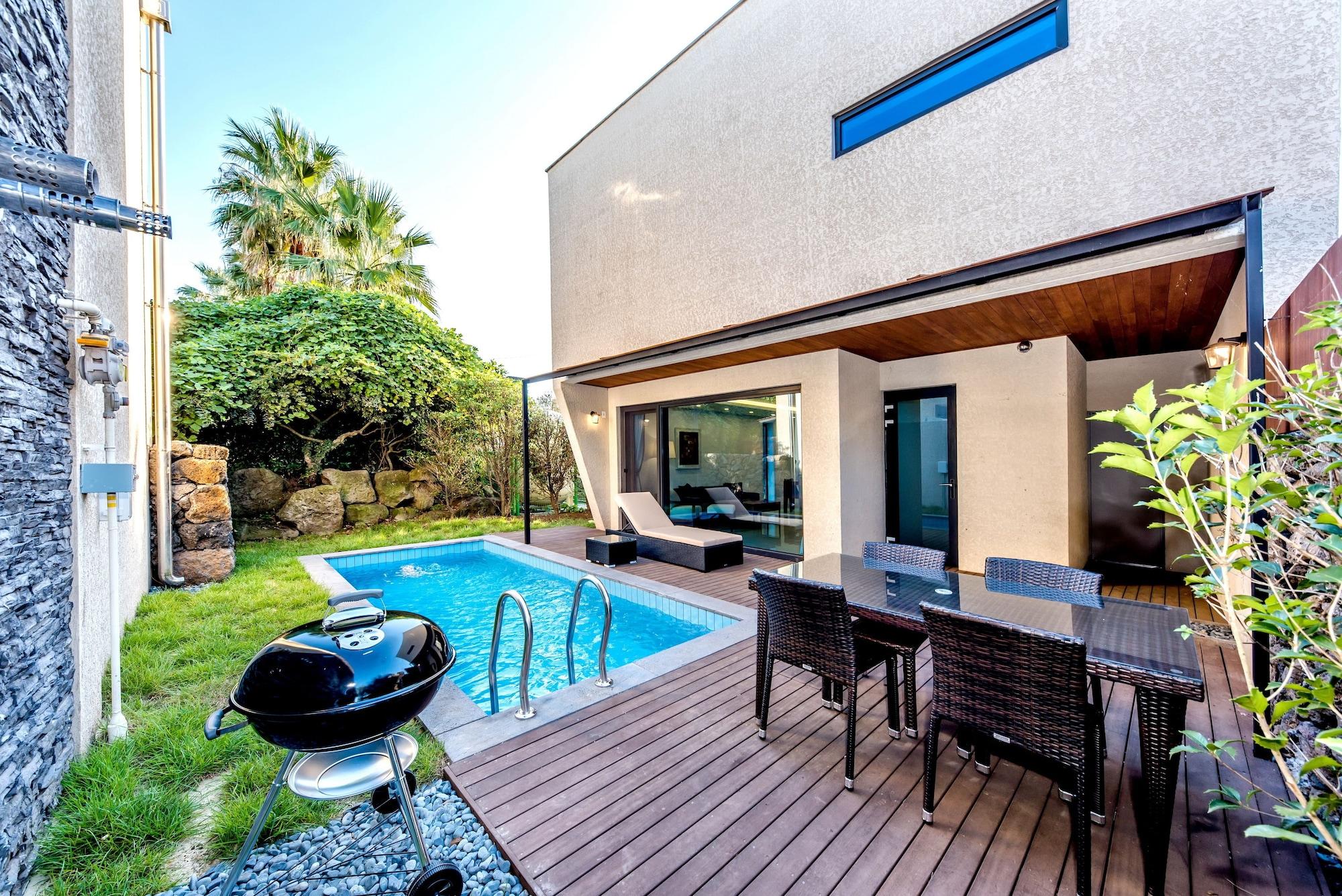 Arts Spa and Pool Villa 46/56