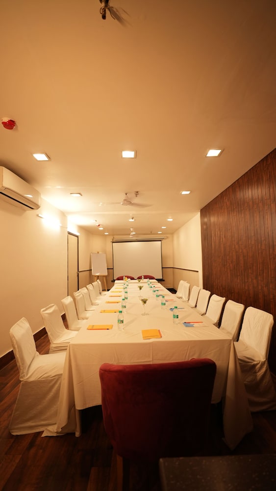 HOTEL AFRICA AVENUE G K 1 23/36