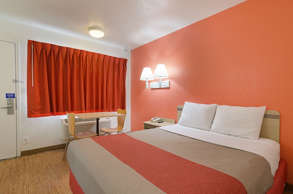 Motel6 Topeka, KS - Northwest 16/54