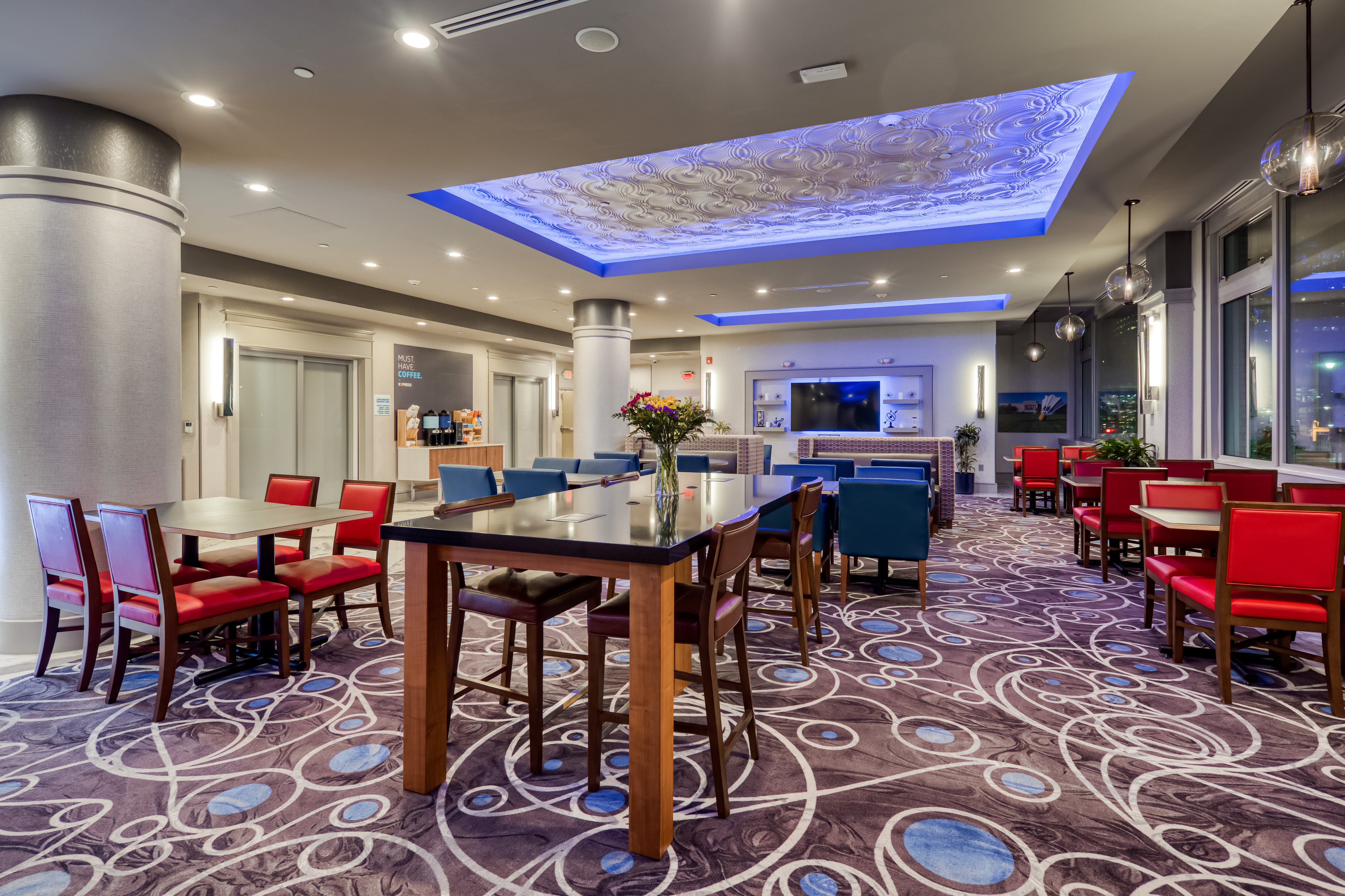HOLIDAY INN EXPRESS KANSAS CITY DOWNTOWN 49/72