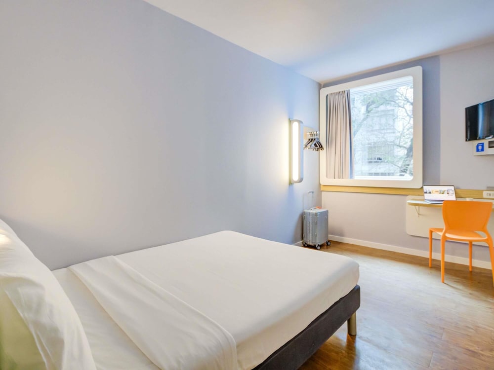STANDARD, DOUBLE BED, ACCESSIBLE