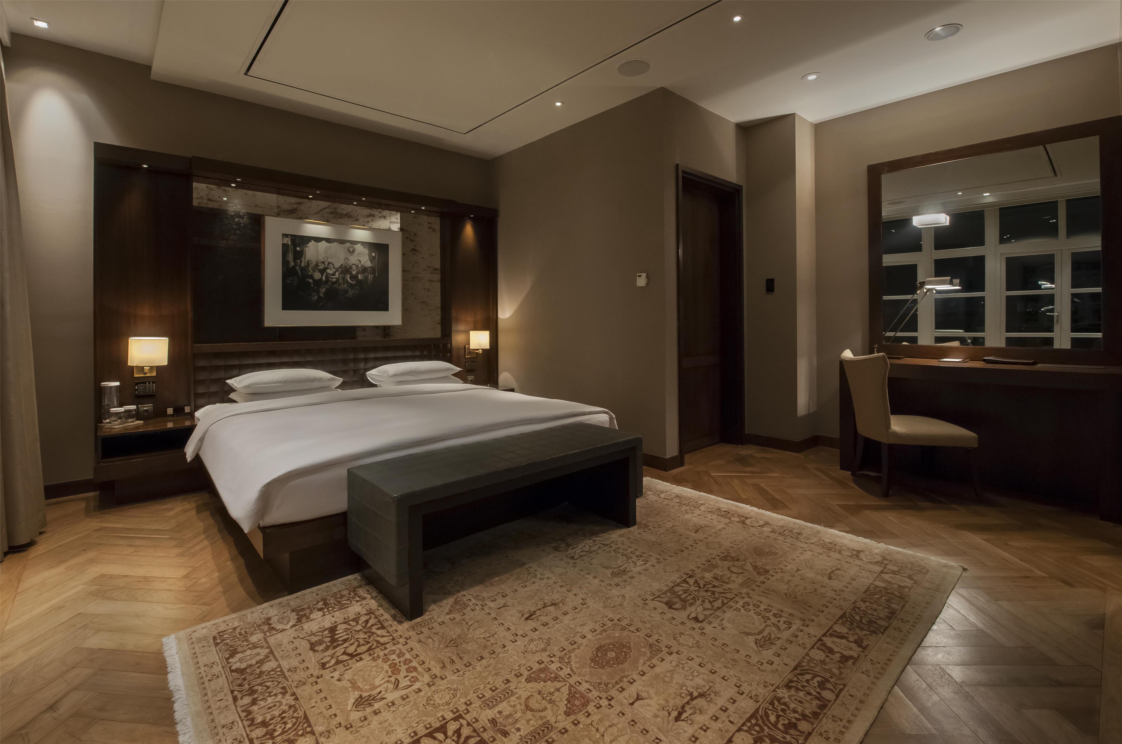 Diplomat, Suite