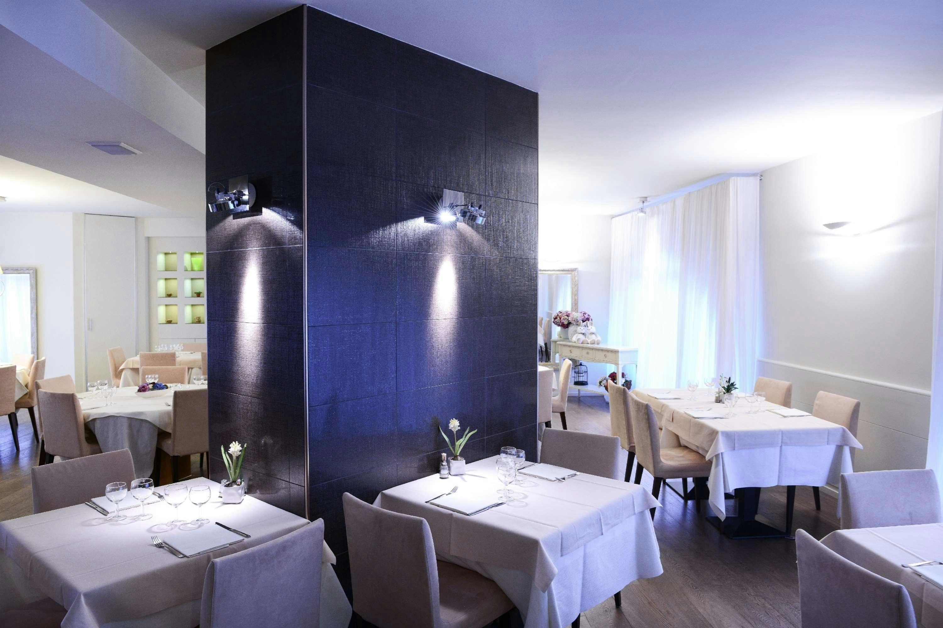 HOTEL PARIGI 2 48/48