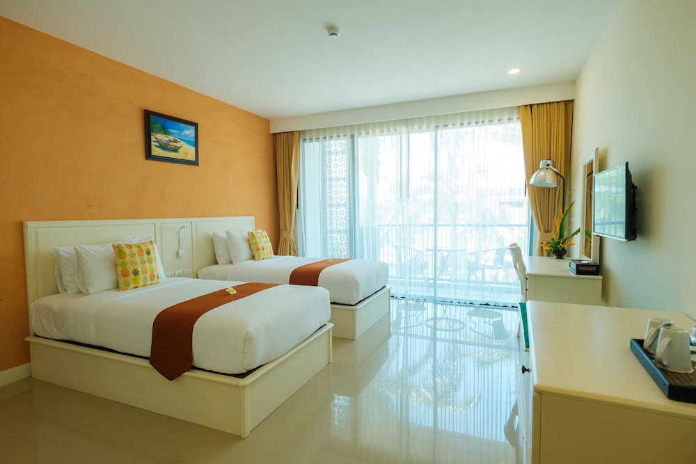 HULA HULA RESORT l truly tropical and fun wellness 51/90