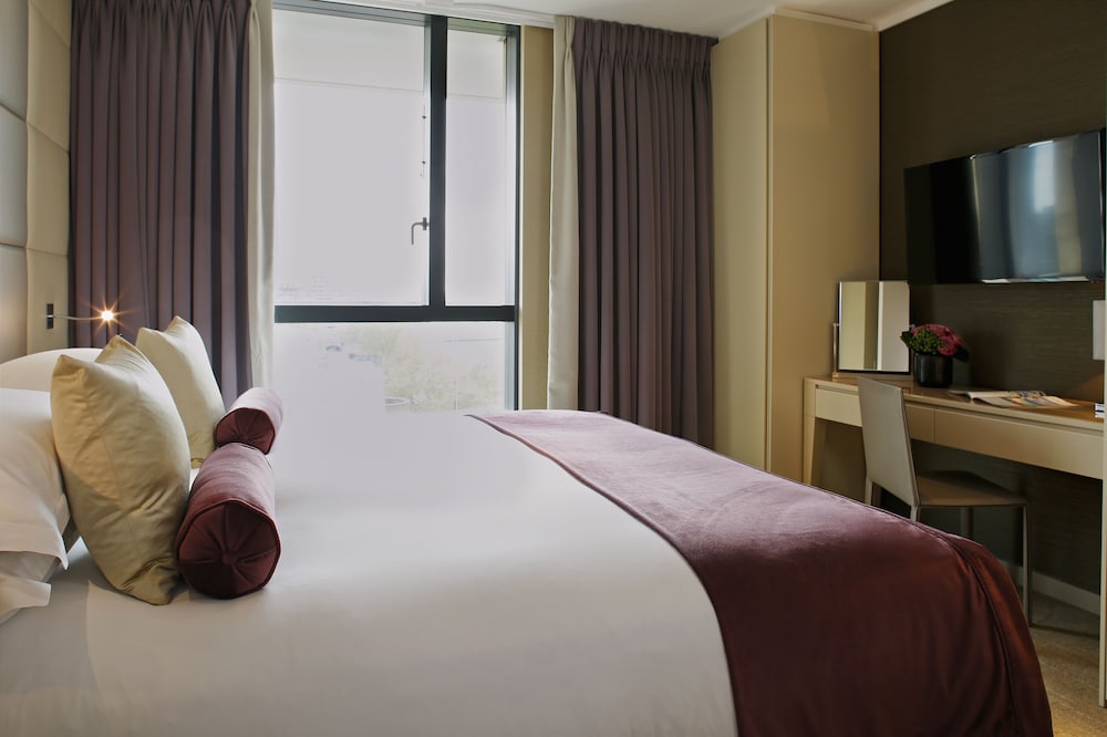 2 Bedrooms, Luxury, Apartment, King and Twin Beds, Tower View