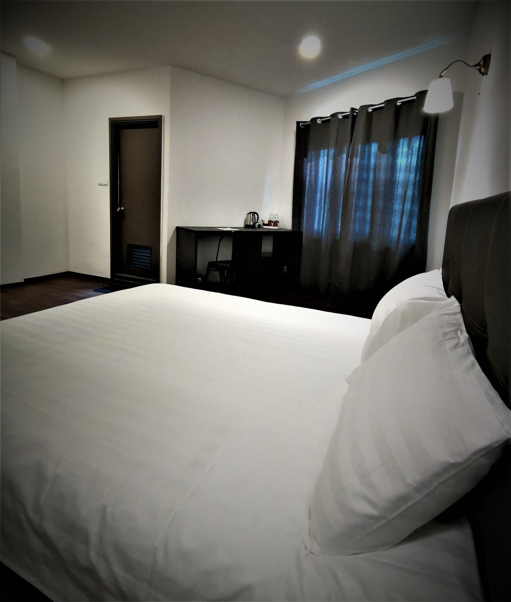 DELUXE, DOUBLE BED